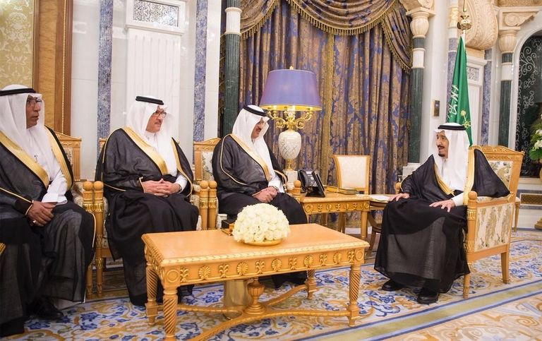 الملك سلمان يستقبل السفير أسامة نقلي السفير أسامة نقلي أثناء أداء القسم