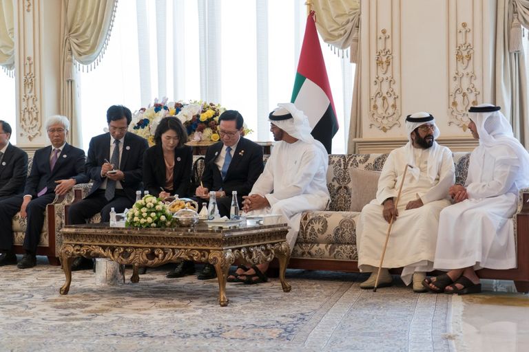 الشيخ محمد بن زايد يستقبل وزير دفاع كوريا الجنوبية الشيخ محمد بن زايد يستقبل وزير دفاع كوريا الجنوبية