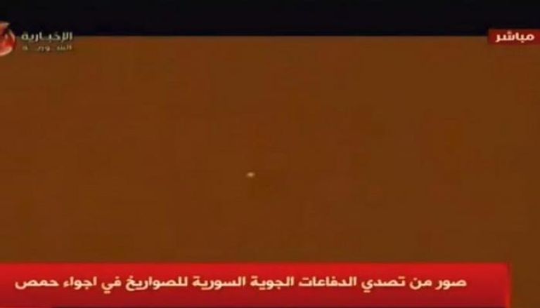 لقطات بثها التلفزيون السوري للصواريخ في سماء حمص‎