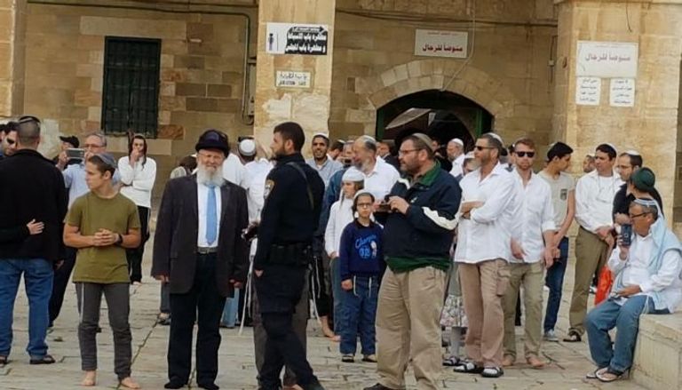 اقتحام سابق مستوطنون أثناء اقتحاماتهم للأقصى