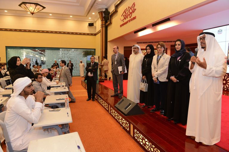  ضاحي خلفان وجميلة المهيري يشهدان التصفيات النهائية لاختبارات الجائزة 