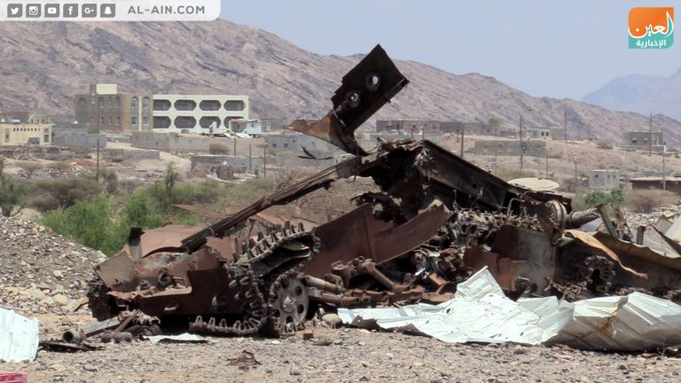 حطام دبابة حوثية في كرش