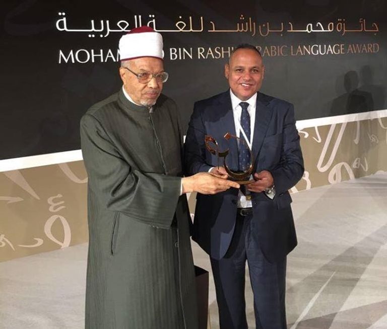 القوصي يتسلم جائزة محمد بن راشد