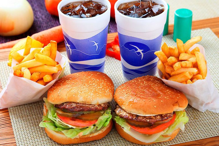 الوجبات السريعة تؤثر على القلب والشرايين وتؤدي للإصابة بالسرطان