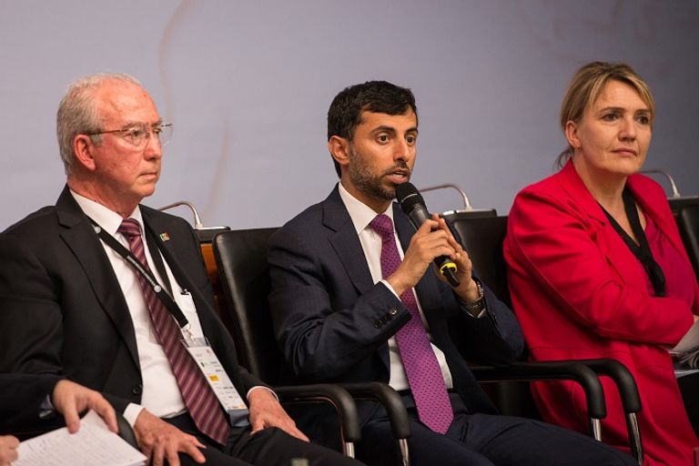 وزير الطاقة والصناعة الإماراتي يلقي كلمته خلال المؤتمر