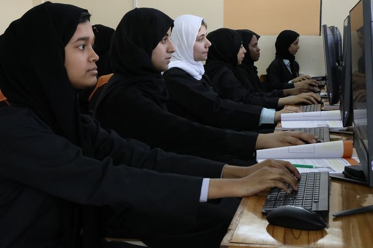 تم تجهيز 4 مختبرات للحاسوب