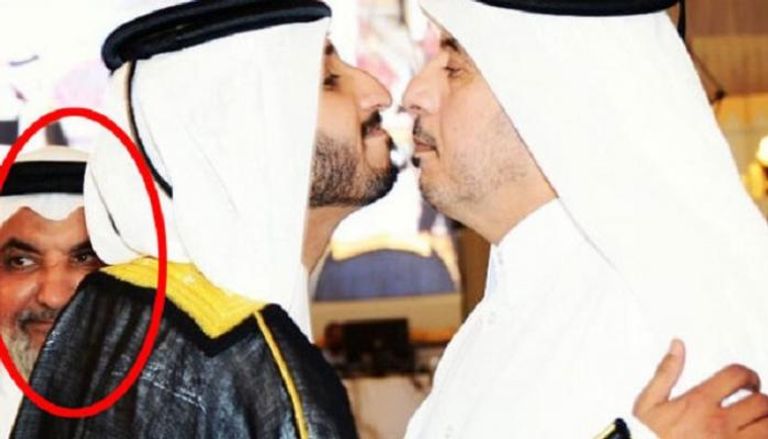 قُبلة رئيس وزراء قطر لنجل الإرهابي النعيمي
