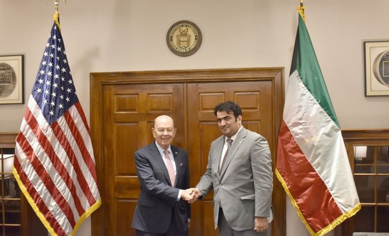 جانب من المباحثات بين وزير التجارة والصناعة الكويتي ونظيره الأمريكي