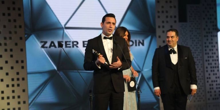 نانسي عجرم أثناء تسلم جائزتيها