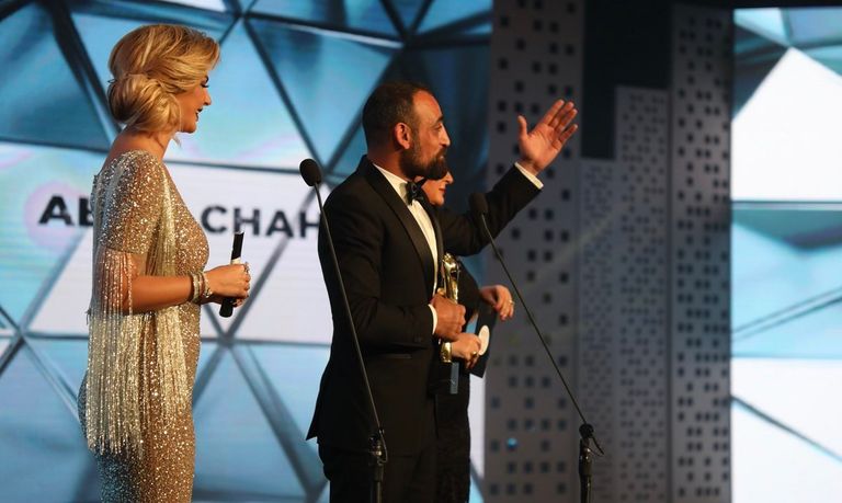 نانسي عجرم أثناء تسلم جائزتيها