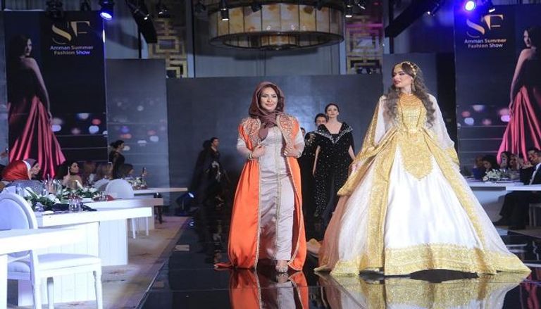 الإماراتية شيخة الغيثي تتألق بأسبوع الموضة الأردني