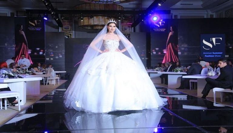 فستان زفاف بتوقيع أديبة المحجوب في أسبوع الموضة الأردني