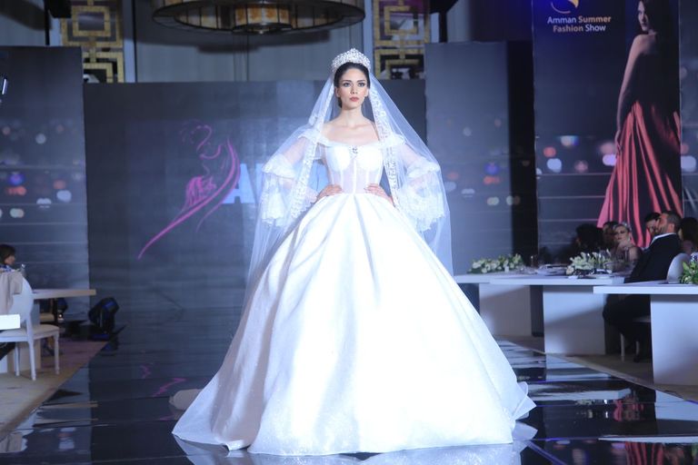 فستان زفاف بتوقيع أديبة المحجوب في أسبوع الموضة الأردني