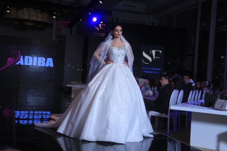 فستان زفاف بتوقيع أديبة المحجوب في أسبوع الموضة الأردني