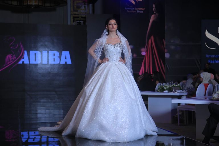فستان زفاف بتوقيع أديبة المحجوب في أسبوع الموضة الأردني