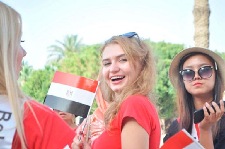 ملكات الجمال العالم للسياحة والبيئة في أثناء زيارة الأقصر