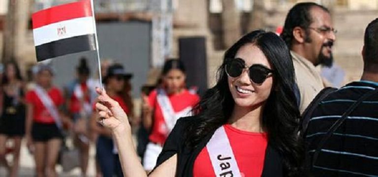 ملكات الجمال العالم للسياحة والبيئة في أثناء زيارة الأقصر
