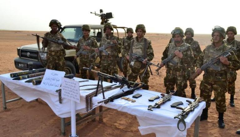 العثور على أسلحة حربية على حدود الجزائر مع ليبيا