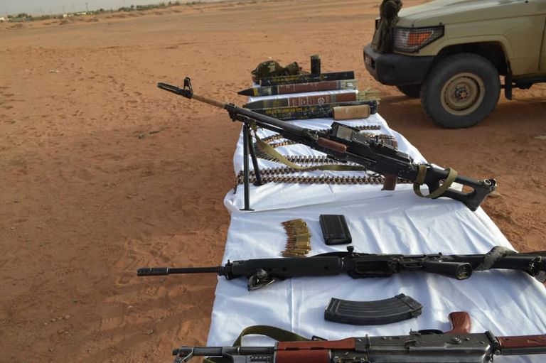 العثور على أسلحة حربية على حدود الجزائر مع ليبيا العثور على أسلحة حربية على حدود الجزائر مع ليبيا