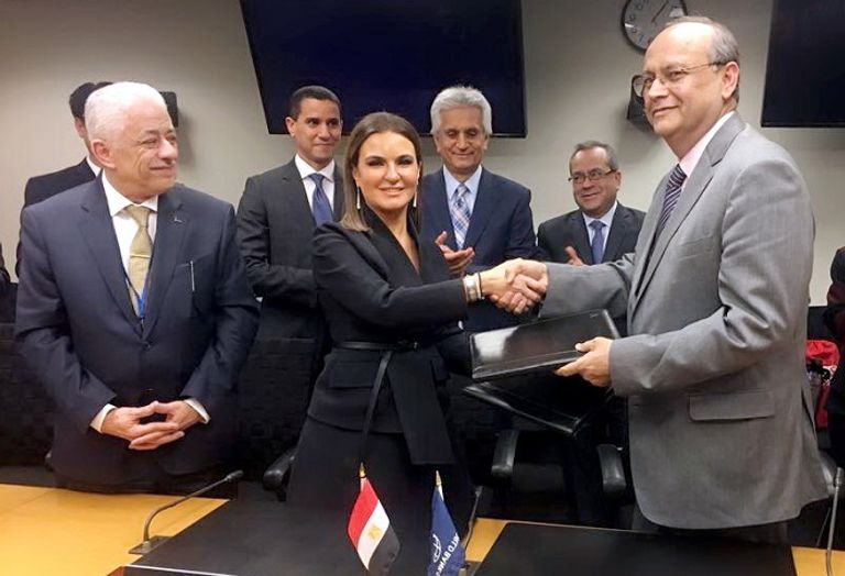 جانب من توقيع الاتفاقية