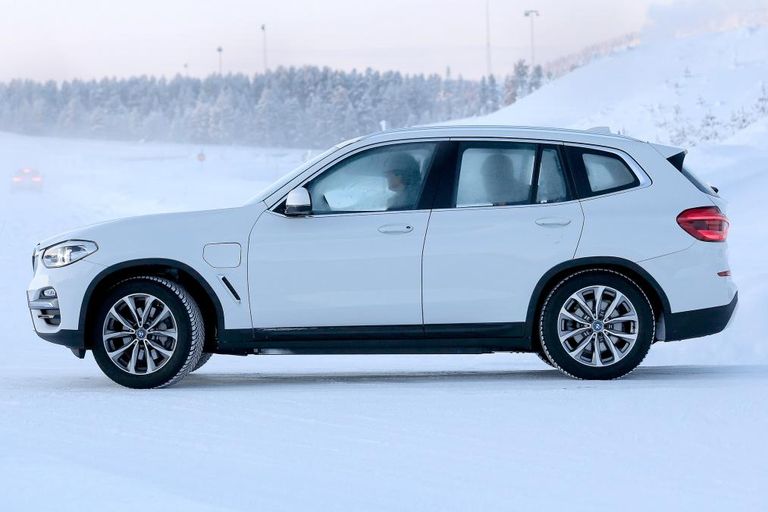 "بي إم دبليو" iX3