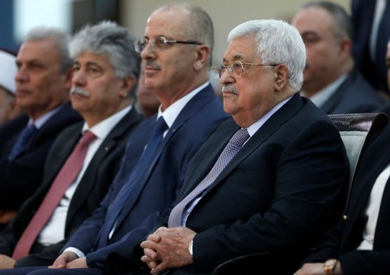 الرئيس محمود عباس وإلى جانبه الحمدالله  اجتماع للجنة التنفيذية لمنظمة التحرير-أرشيفية