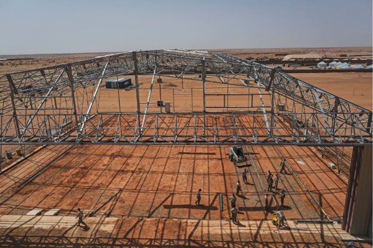 أحد الهناجر التي سيتم وضع طائرات الدرونز بها تحت الإنشاء في القاعدة الأمريكية