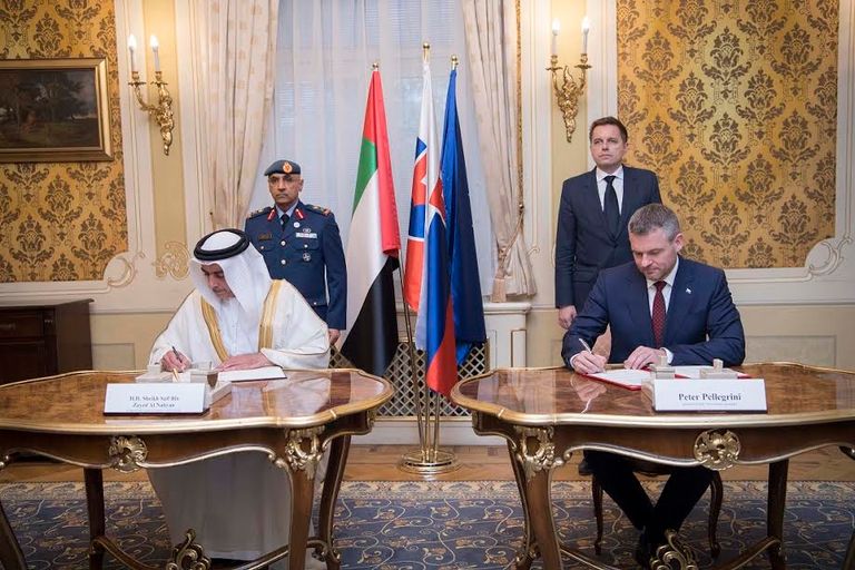 جانب من لقاء الشيخ سيف بن زايد والوفد الإماراتي مع رئيس وزراء سلوفاكيا