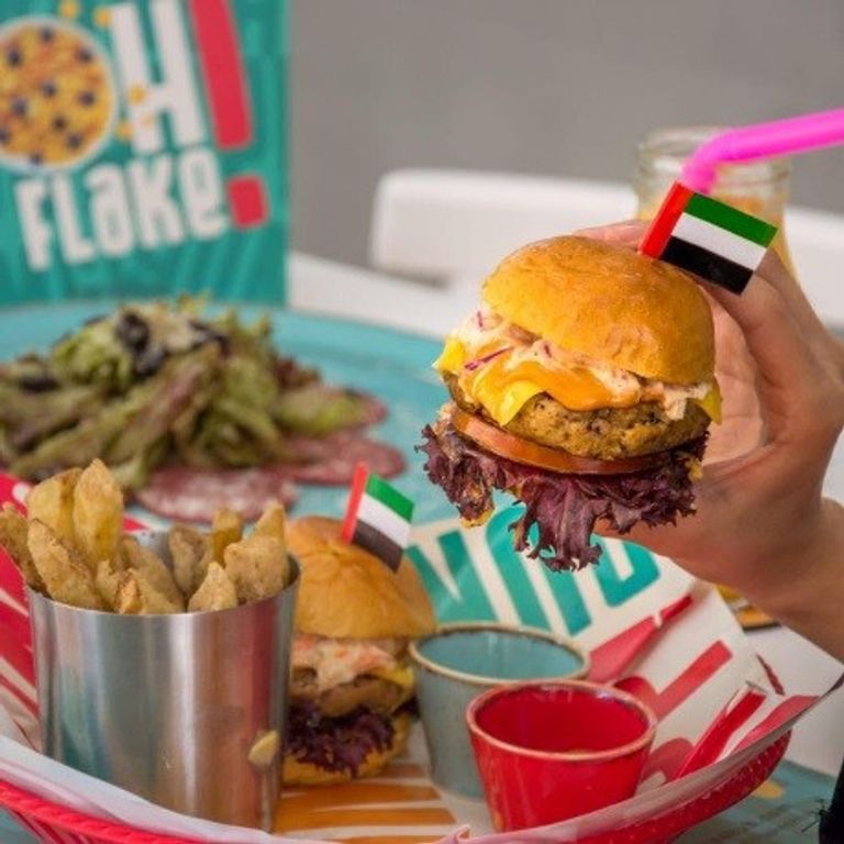 تمتع بألذ المأكولات في كلوب سوشيال بأبوظبي