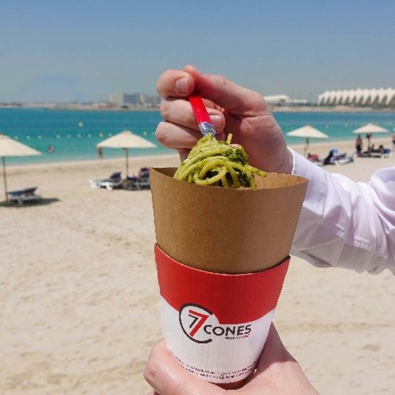 تمتع بألذ المأكولات في كلوب سوشيال بأبوظبي