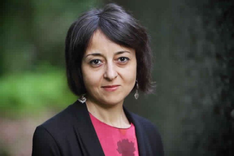 الشاعرة المصرية إيمان مرسال غلاف كتاب "في أثر عنايات الزيات"