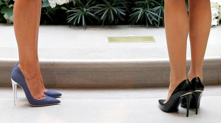 سباق الأناقة بين ميلانيا ترامب وبريجيت ماكرون سباق الأناقة بين ميلانيا ترامب وبريجيت ماكرون