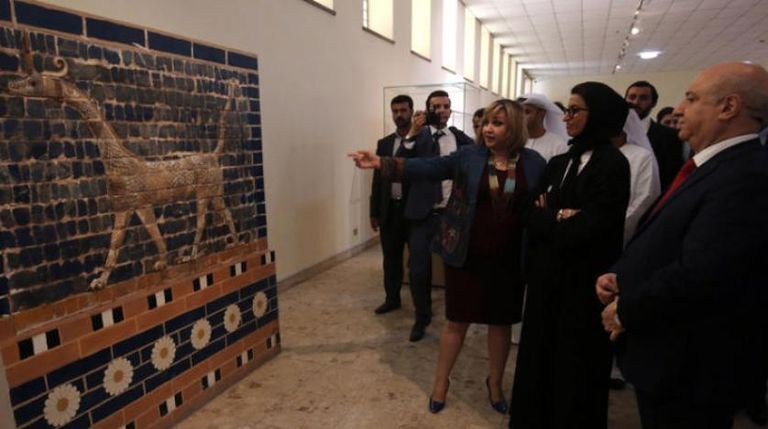 نورة الكعبي أثناء توقيع مذكرة التفاهم