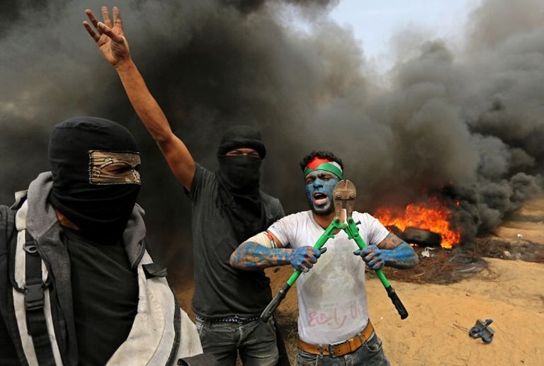 أبو وديع يشارك فى جمعة الكاوشوك القصاص.. أيقونة نضال فلسطينية جديدة