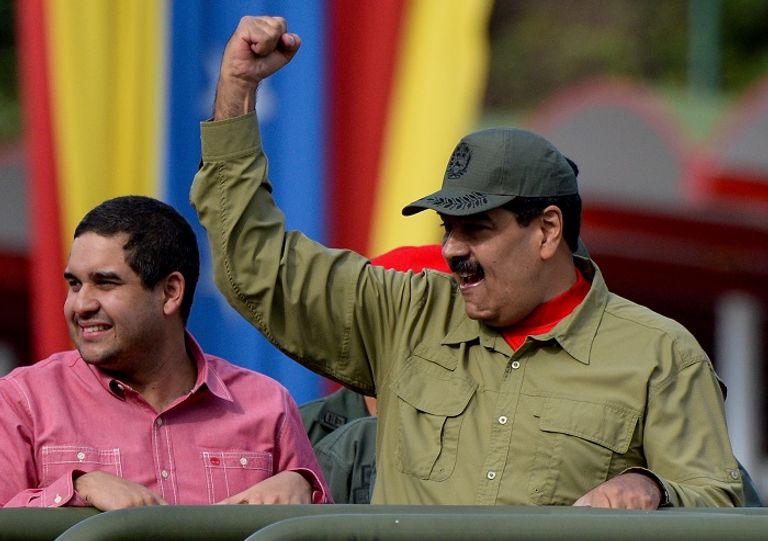 مادورو وسط حشد من أنصاره- أرشيفية نيكولاس مادورو ونظيره البنمي فاريلا- أرشيفية