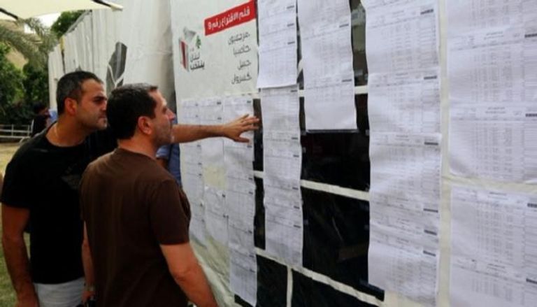 الناخبون اللبنانيون في دبي - رويترز