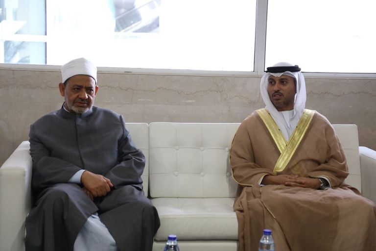 شيخ الأزهر الدكتور أحمد الطيب لدى توقفه في مطار دبي الدولي