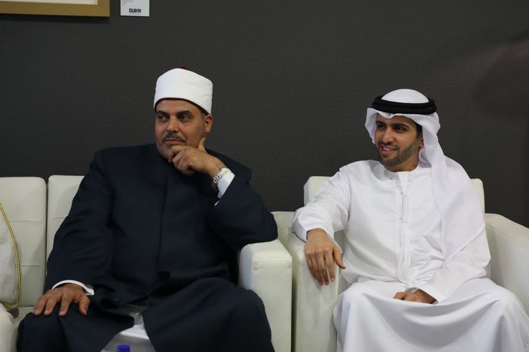 شيخ الأزهر الدكتور أحمد الطيب لدى توقفه في مطار دبي الدولي