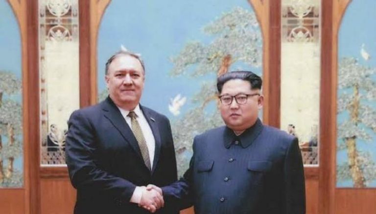 زعيم كوريا الشمالية يصافح وزير الخارجية الأمريكي