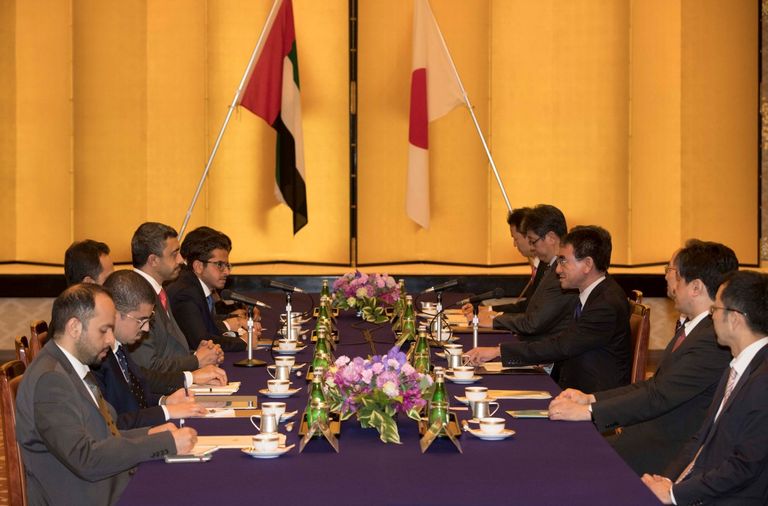 الاجتماع الأول لحوار السيـاسات بين الإمارات واليابان الشيخ محمد بن زايد آل نهيان وشينزو آبي رئيس وزراء اليابان - أرشيفية