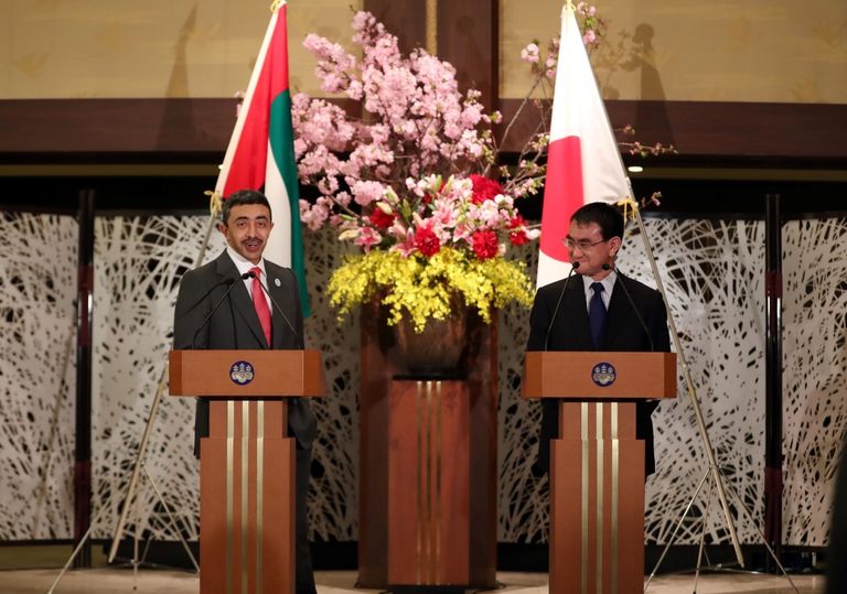 وزير الخارجية الإماراتي عبدالله بن زايد ووزير خارجية اليابان الشيخ محمد بن زايد آل نهيان وشينزو آبي رئيس وزراء اليابان - أرشيفية