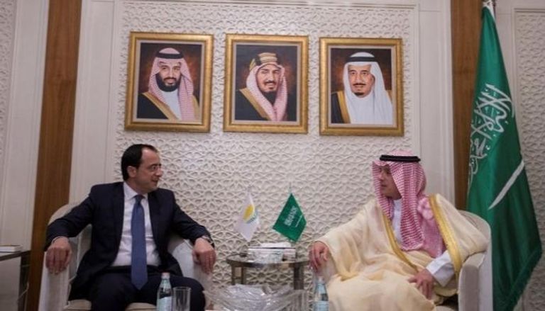 وزير الخارجية السعودي عادل الجبير ونظيره القبرصي نيكوس خريستودوليديس