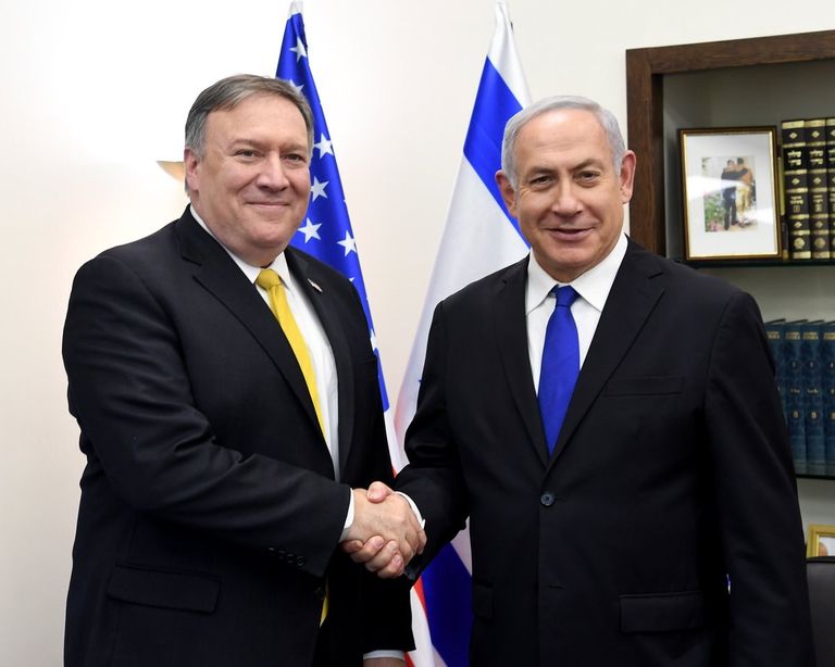 جانب من المؤتمر الصحفي للوزير الأمريكي ونتنياهو