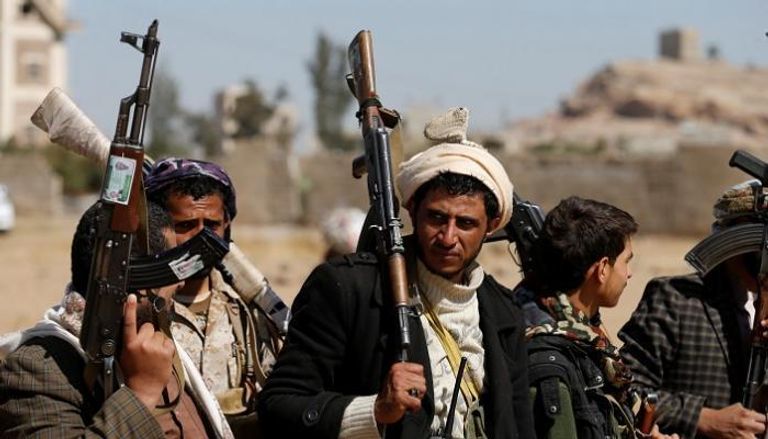عناصر مسلحة تابعة لمليشيا الحوثي الإرهابية - أرشيفية
