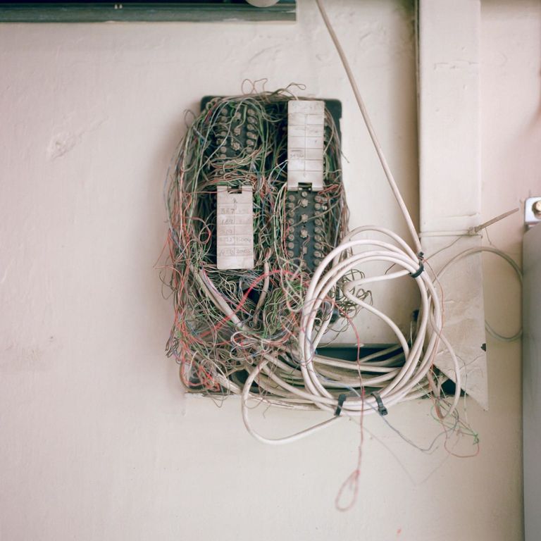 قصر وستمنستر المطل على نهر التايمز وفيه برج ساعة بيج بن الشهير