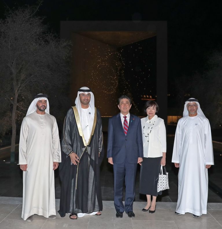 رئيس الوزراء الياباني شينزو آبي  يزور "صرح زايد المؤسس"