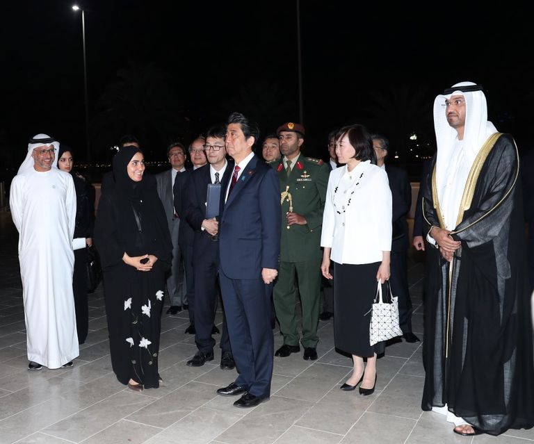 رئيس الوزراء الياباني شينزو آبي  يزور "صرح زايد المؤسس"