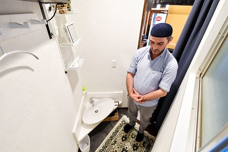 تاكاسي وزوجها محمد علي