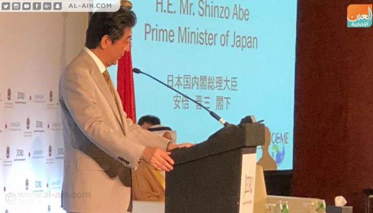 شينزو آبي رئيس الوزراء الياباني خلال كلمته في المنتدى
