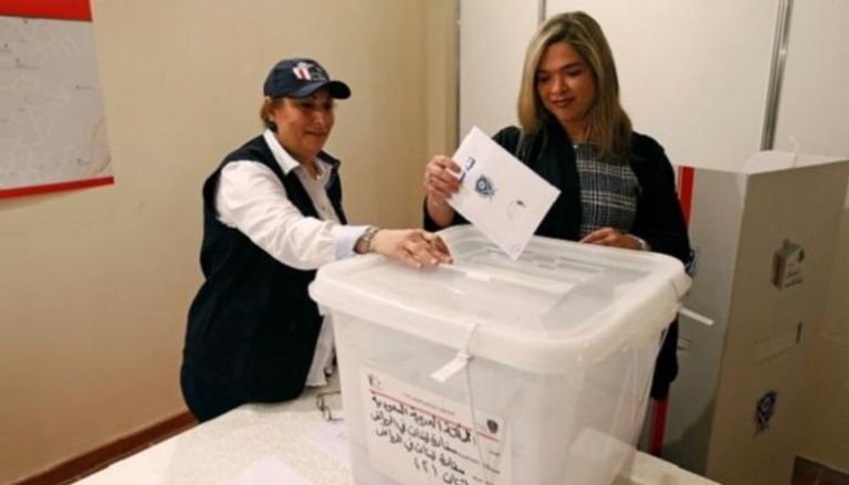 مغتربة لبنانية تدلي بصوتها في الانتخابات النيابية